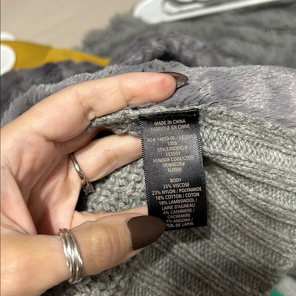 Gray Sleeveless Vest - Picture 3 of 4